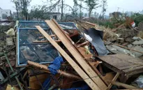 Lốc xoáy phá hủy nhiều ngôi nhà ở Trung Quốc