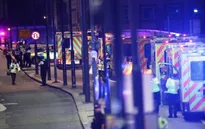 Anh: Xe tải lao vào người đi bộ trên cầu London, 20 người bị thương