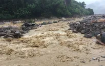Người dân chung tay khắc phục hậu quả sau mưa lũ