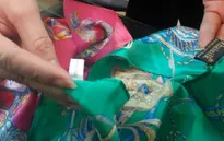 Khăn lụa Khaisilk gắn mác “Made in Vietnam” và câu chuyện thương hiệu quốc gia