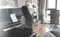 MC thời tiết Mai Ngọc trổ tài chơi piano cực ngọt