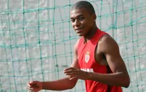 Man City chen chân tính phá Real Madrid vụ Mbappe