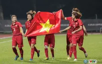 ẢNH: ĐT nữ Việt Nam rạng ngời hạnh phúc với tấm HCV SEA Games 29