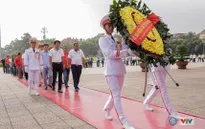 BTC giải xe đạp quốc tế VTV Cup Tôn Hoa Sen 2017 cùng toàn đoàn dâng hoa tưởng nhớ Chủ tịch Hồ Chí Minh vĩ đại