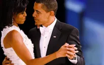 Những bức ảnh minh chứng tình yêu vượt thời gian của vợ chồng ông Obama