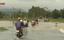 Đảm bảo an toàn giao thông tại các điểm ngập lụt ở Phú Yên