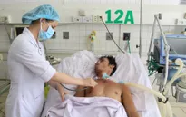 Cha nguy kịch, 3 đứa trẻ sắp bị đẩy ra đường