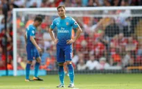Ozil rối rít xin lỗi người hâm mộ Arsenal sau trận thua muối mặt