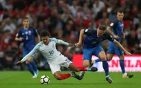 Dele Alli phân bua về "ngón tay thối" tại Wembley