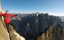 Núi Hoa Sơn - Con đường nguy hiểm nhất thế giới trên ván gỗ