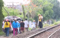 Phú Yên: Tàu hỏa đâm trực diện khiến ô tô bốc cháy
