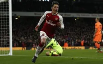 Ozil sắp ký hợp đồng mới với Arsenal vì... Aubameyang