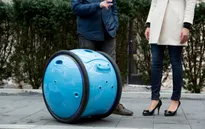 Robot xách đồ chạy theo chủ tại Mỹ
