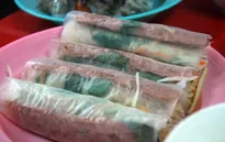 Ngon miệng, lạ mắt với các món cuốn từ Nam ra Bắc