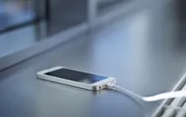 Một người đàn ông tử vong khi đang sạc iPhone trong phòng tắm