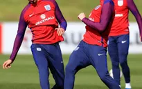 “Gà nhà” đá nhau gãy chân, HLV Mourinho lo sốt vó
