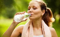 Mẹo ngăn ngừa nhức đầu trong ngày nắng nóng
