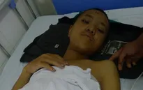 Không có 60 triệu đồng mổ cột sống, cậu bé mồ côi có nguy cơ liệt vĩnh viễn