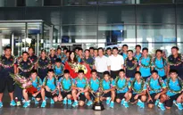 Đội tuyển U15 Việt Nam về nước trong sự hân hoan