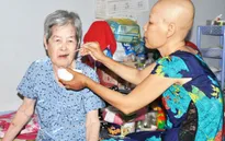 Rơi nước mắt người phụ nữ mắc bệnh ung thư nuôi mẹ đa bệnh tật