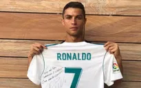 Nghẹn lời trước nghĩa cử Ronaldo dành cho fan nhí vừa tử nạn