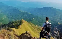 Mạo hiểm chinh phục “sống lưng khủng long” vùng Đông Bắc