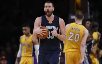 Các ngôi sao đồng loạt sáng, Lakers thắng đẹp Grizzlies