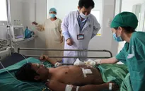 Anh chết, em nguy kịch, người mẹ nghèo định quyên sinh