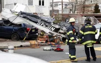 Máy bay lao xuống đường phố New Jersey