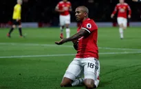 Mourinho "ngơ ngác" không tin vào siêu phẩm của Ashley Young