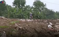 Thừa Thiên - Huế: Rác thải xây dựng ngập ngụa khu dân cư
