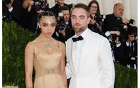 Robert Pattinson chia tay bạn gái?