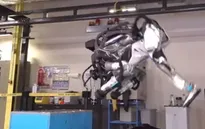 Độc đáo robot vận động viên có thể nhào lộn