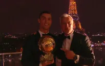 Ronaldo khoe "hổ phụ sinh hổ tử"