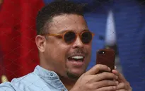 Messi và Ronaldo - Ai được lòng "người ngoài hành tinh" hơn?