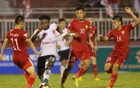 CLB TP Hồ Chí Minh đánh bại CLB Long An trong trận đấu nhiều tranh cãi, hài hước