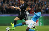 PSG tính "nẫng tay trên" Man Utd trong thương vụ trung vệ thép Napoli