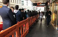 Dòng người xếp hàng chờ mua iPhone X ở Sydney