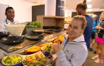Cùng Dominika Cibulkova khám phá căng tin tại Australia mở rộng 2017