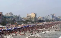 Tổ chức trò chơi trên bãi biển Sầm Sơn đóng phí tiền triệu