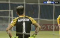 VIDEO: Bàn thua hy hữu đến từ sai lầm khó tin của thủ môn Thanh Thắng (FLC Thanh Hóa)