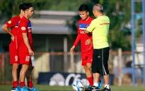 VIDEO: Park Hang Seo tạo không khí hứng khởi cho các học trò U23 Việt Nam
