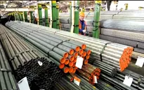 Mỹ áp thuế chống bán phá giá hơn 750% đối với thép Nga
