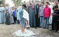 Cậu bé Ai Cập gây ấn tượng với màn trình diễn với... thủy tinh