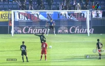 VIDEO: Tiến Dũng cản phá xuất sắc quả phạt đền của U23 Thái Lan