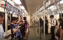 Thái Lan thử nghiệm bỏ ghế ngồi trên hệ thống tàu điện ngầm MRT