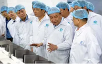 Thủ tướng thăm doanh nghiệp đứng đầu về xuất khẩu tôm