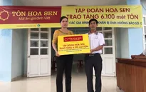 Tập đoàn Hoa Sen trao tặng 6.100m tôn cho người dân vùng bão