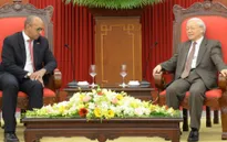 Tổng Bí thư tiếp Đại sứ Cuba