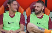 "Hoàng tử" Totti chia tay Roma trên băng ghế dự bị